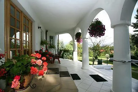 Bed and Breakfast Mamry 3*